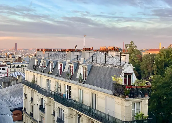 Amazing Sacre-Coeur Views In Montmartre